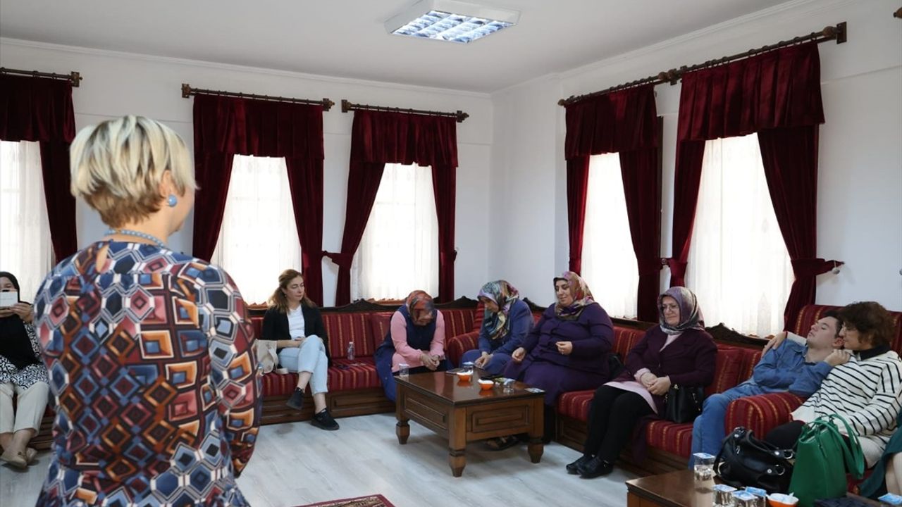 Tokat'ta Engelli Anneler, 'Hikayeyi Sen Tamamla' Etkinliğinde Buluştu