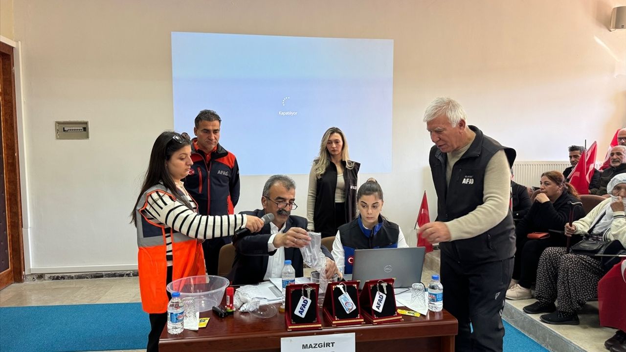 Tunceli'deki Deprem Konutları Hak Sahiplerine Teslim Edildi