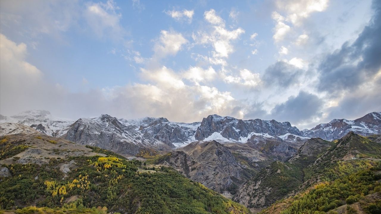 Tunceli'nin Zirvelerine Kar Yağdı