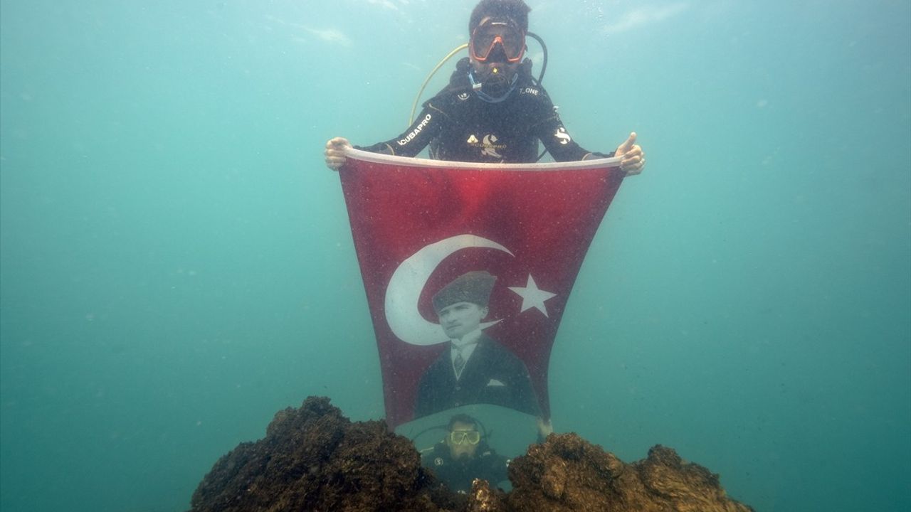 Van Gölü'nde Cumhuriyet Bayramı Dalışı