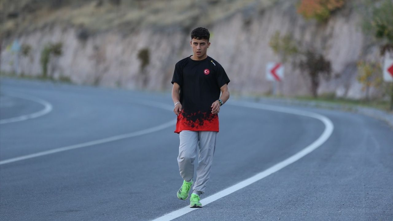 Yürüyüş Şampiyonu Öğrenciler Doğada Antrenman Yapıyor