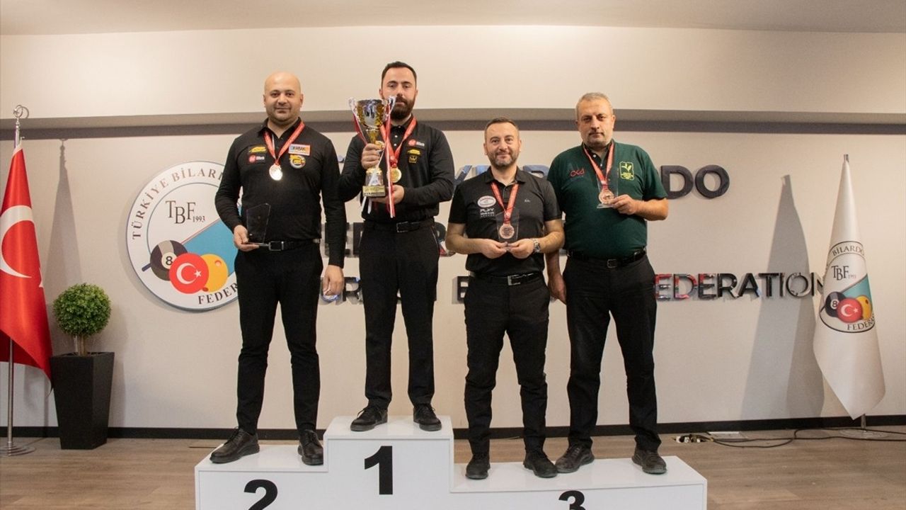 3 Bant Bilardo Türkiye Şampiyonası: Berkay Karakurt Şampiyon Oldu