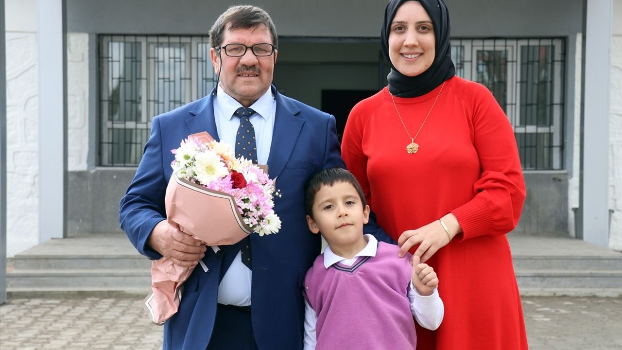 45 Yılın Ardından Veda: Öğretmen Recep Kasar'ın Duygu Dolu Anları