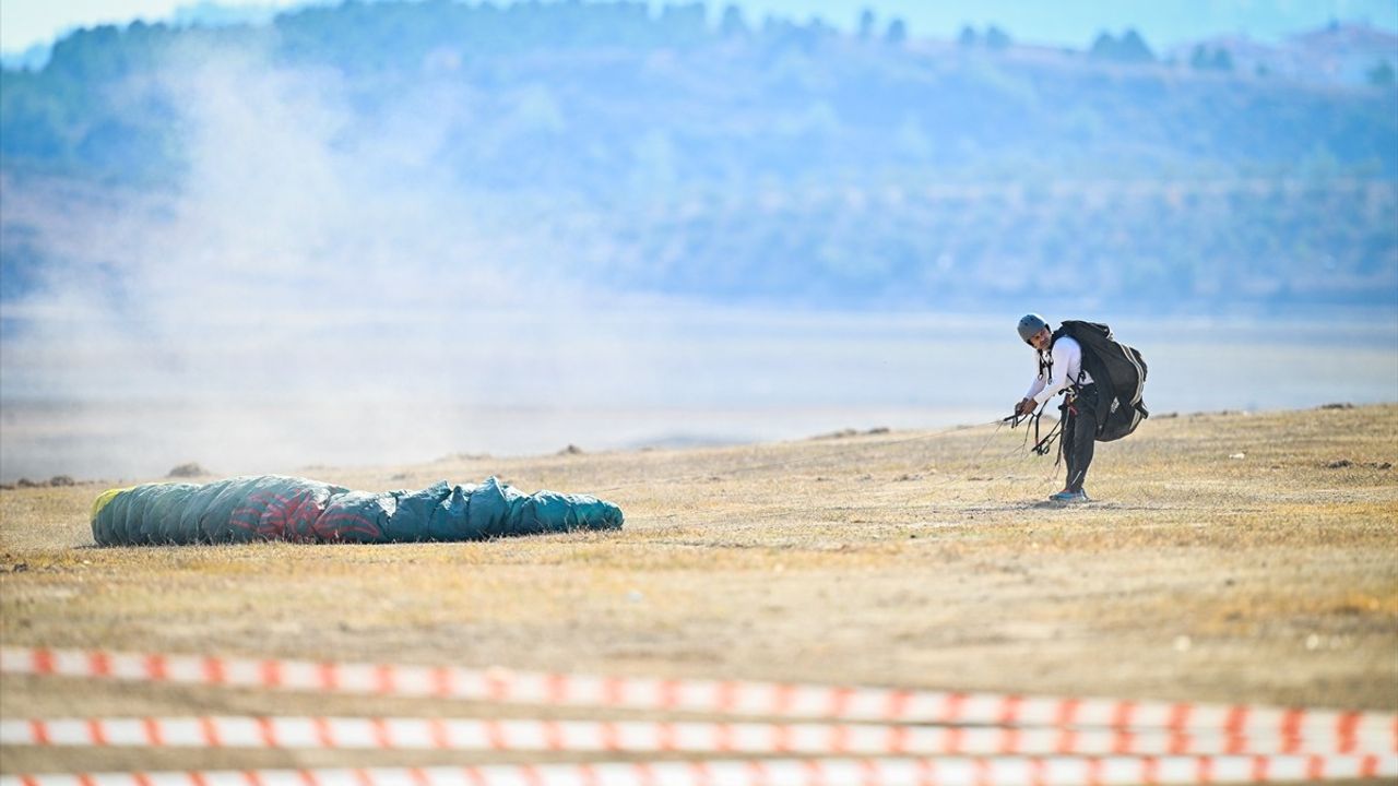 Adana'da 13. Kostümlü Yamaç Paraşütü Festivali Heyecanı