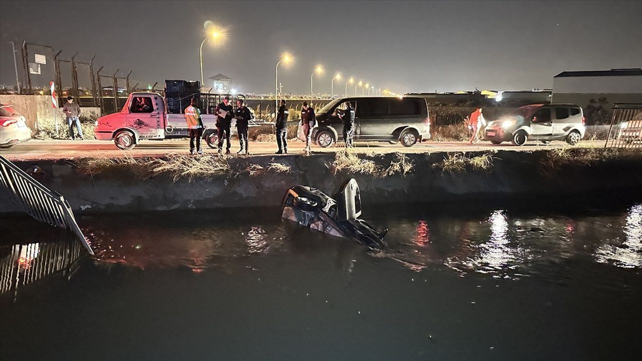 Adana'da Sulama Kanalına Düşen Araçta 4 Yaralı