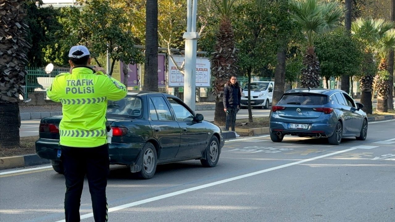 Adana'da Yaya Geçitlerinde Trafik Denetimi: 29 Sürücüye Ceza