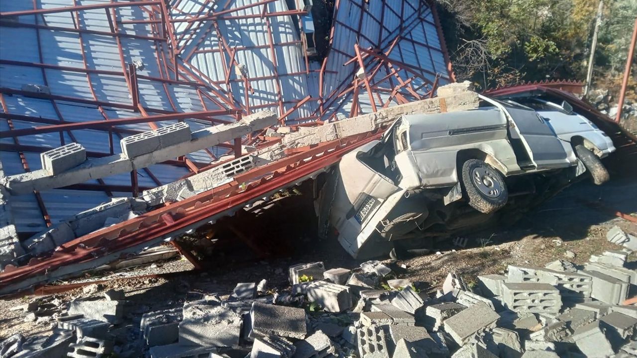 Alanya'daki Fırtına Tarım Üzerinde Yıkıcı Etki Yarattı