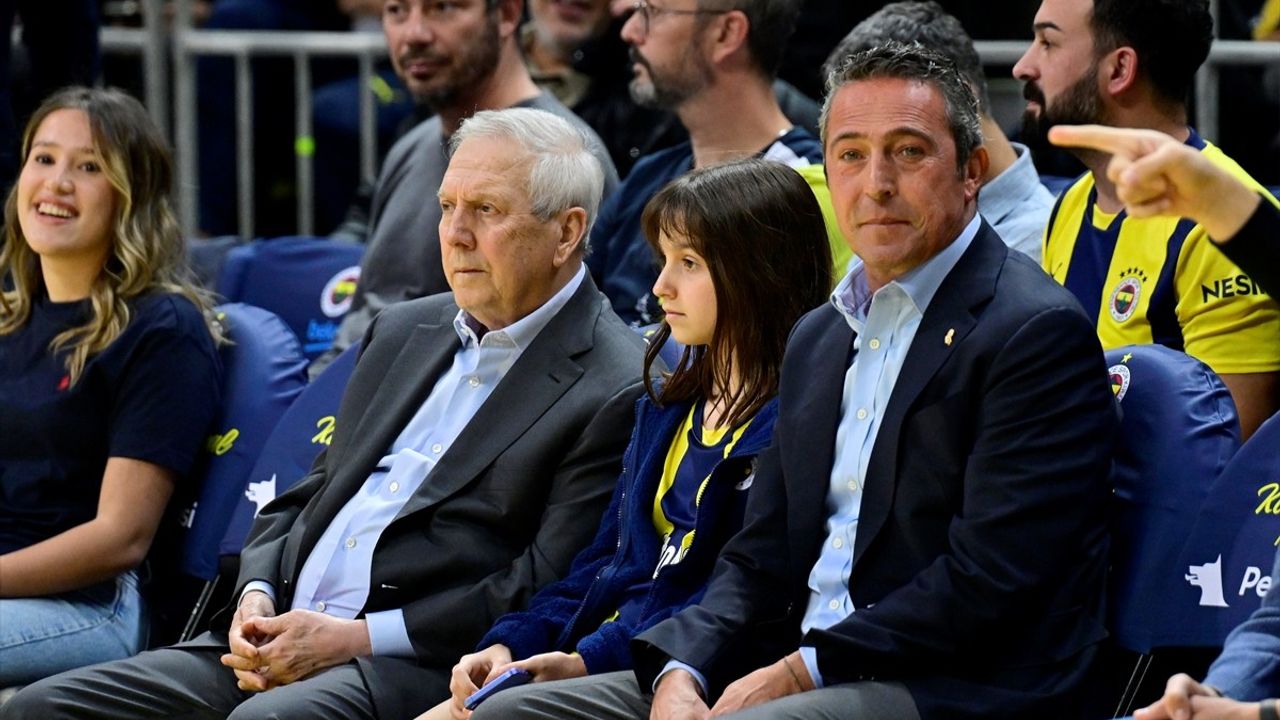 Ali Koç ve Aziz Yıldırım Fenerbahçe Beko-Partizan Maçında Bir Araya Geldi