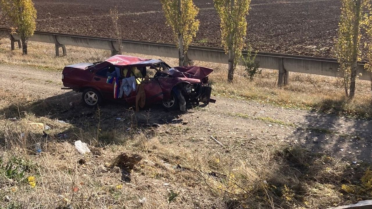 Amasya'da Otomobil Şarampole Devrildi, 5 Yaralı