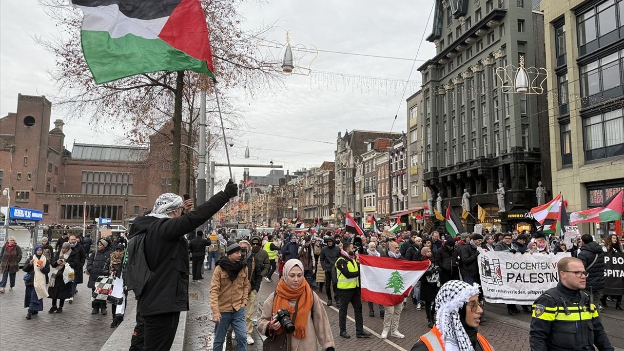 Amsterdam'da Gazze'ye Destek Gösterisi