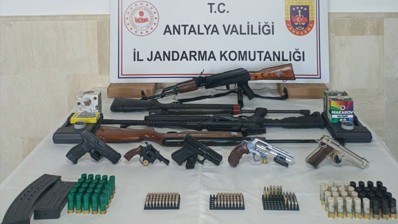 Antalya'da Silah Kaçakçılığı Operasyonu: 7 Şüpheli Yakalandı