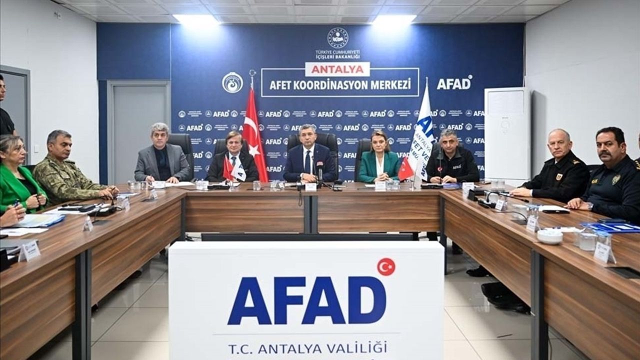 Antalya'da Turuncu Yağış Uyarısı: Vali Şahin'den Açıklama