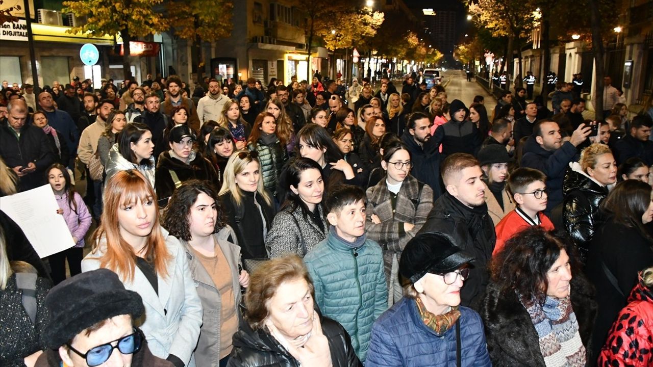 Arnavutluk'ta Akran Şiddetine Karşı Protestolar