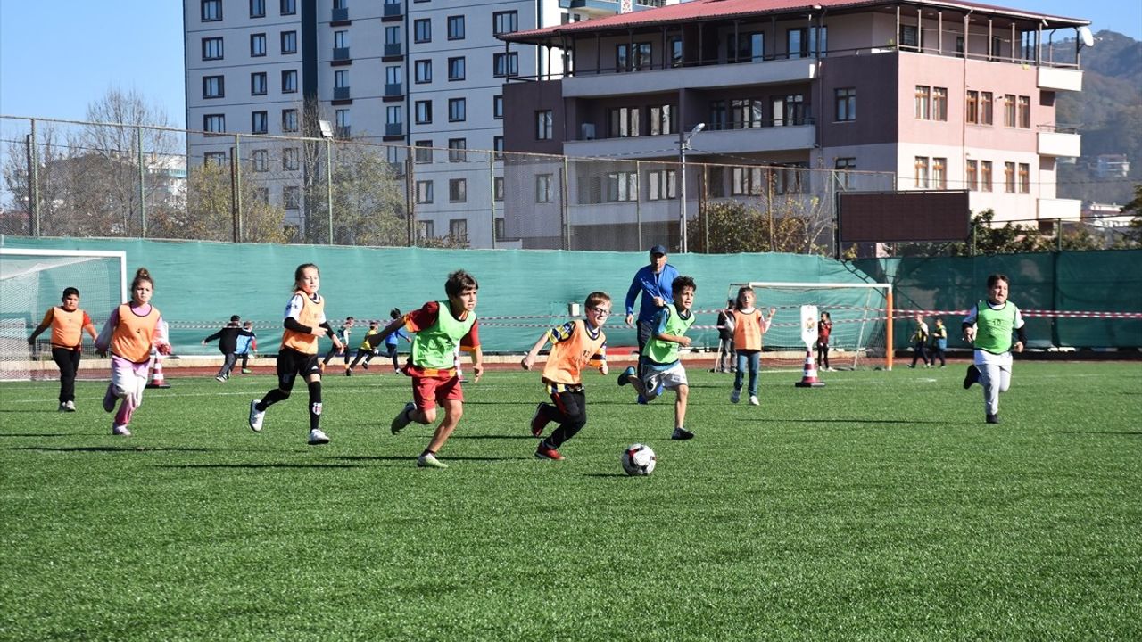 Artvin'de 13. Grassroots Herkes İçin Futbol Şenliği Başladı