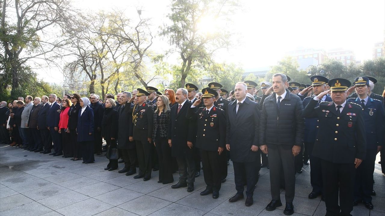 Azerbaycan'da Atatürk'e Saygı Töreni