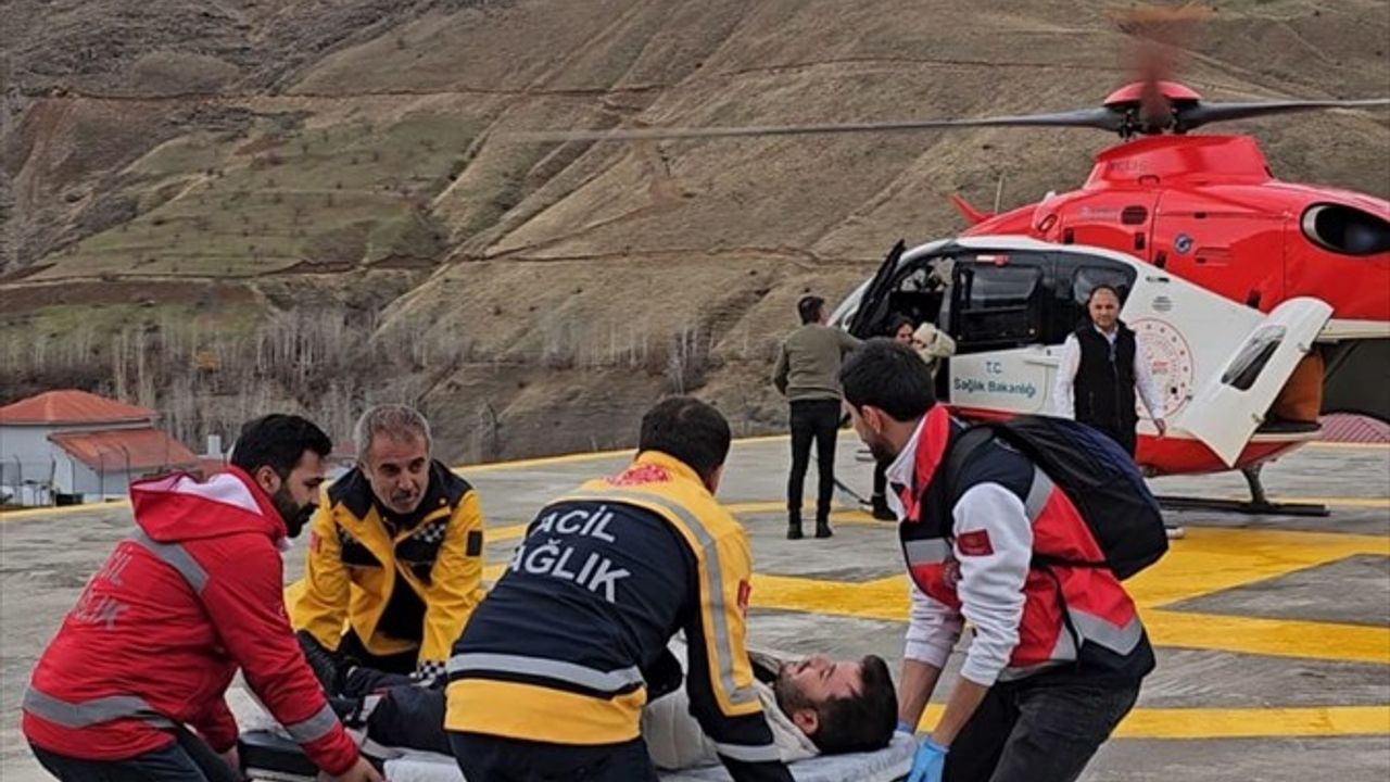 Bahçesaray'da Acil Sağlık Müdahalesi: 28 Yaşındaki Hasta Helikopterle Nakledildi