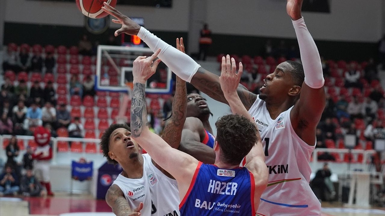 Bahçeşehir Koleji, Aliağa Petkimspor'u Zor Bir Maçın Ardından Yendi