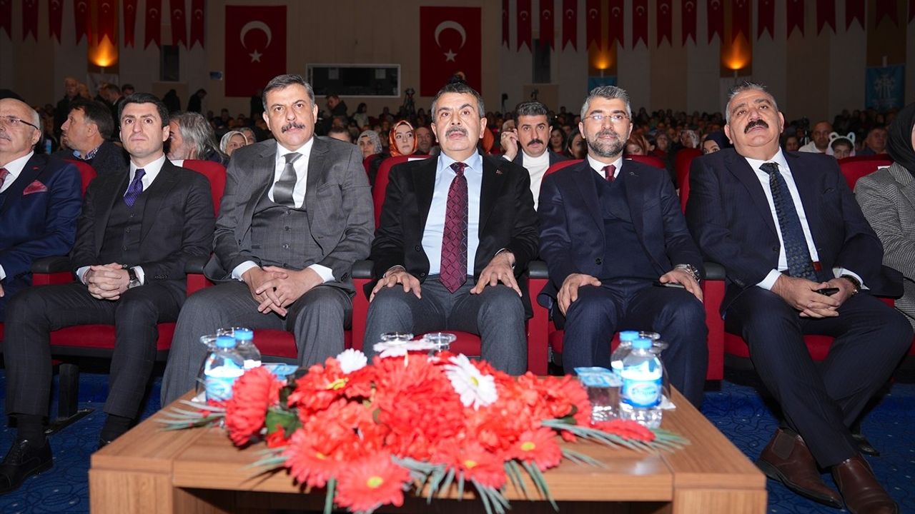 Bakan Tekin, Erzurum'da Öğretmenler Günü Konserine Katıldı