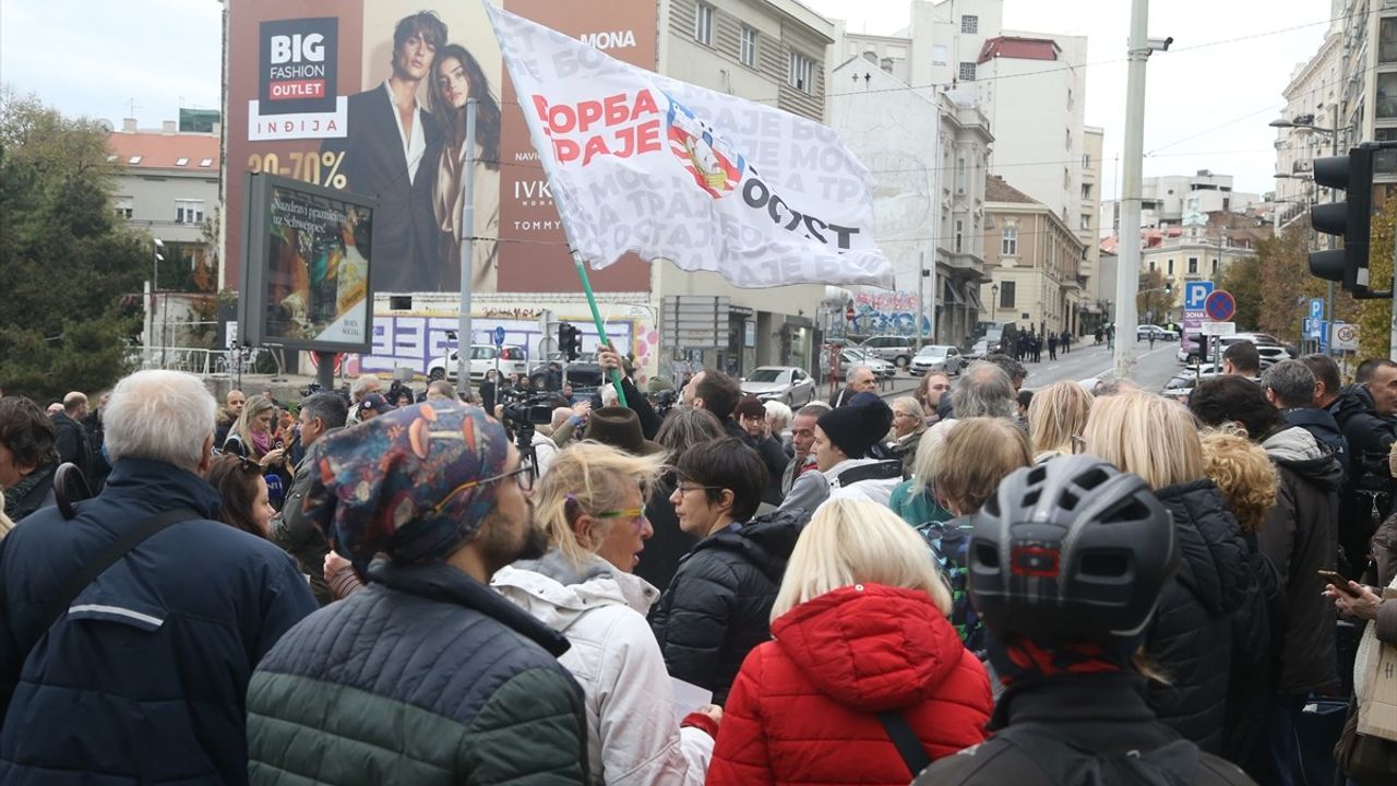 Belgrad'da Eski Sava Köprüsü'ne Yıkım Tepkisi