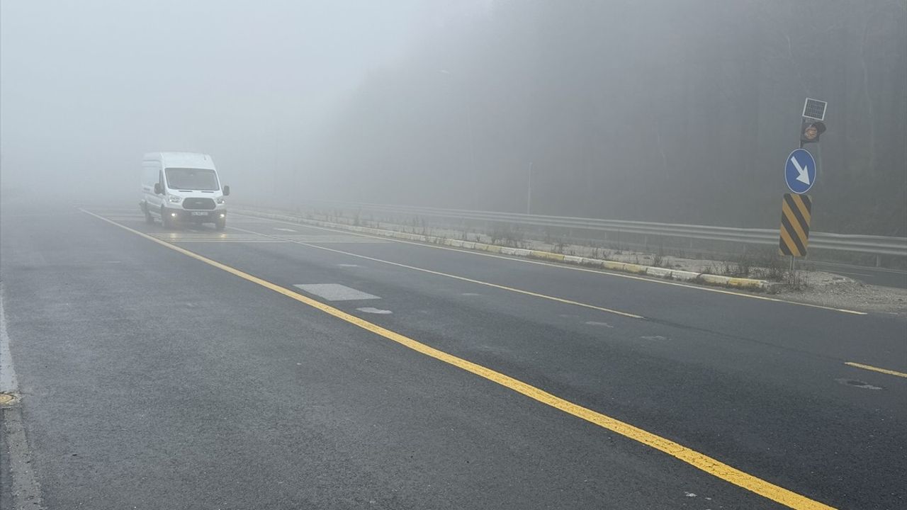 Bolu Dağı'nda Sis Ulaşımı Olumsuz Etkiliyor