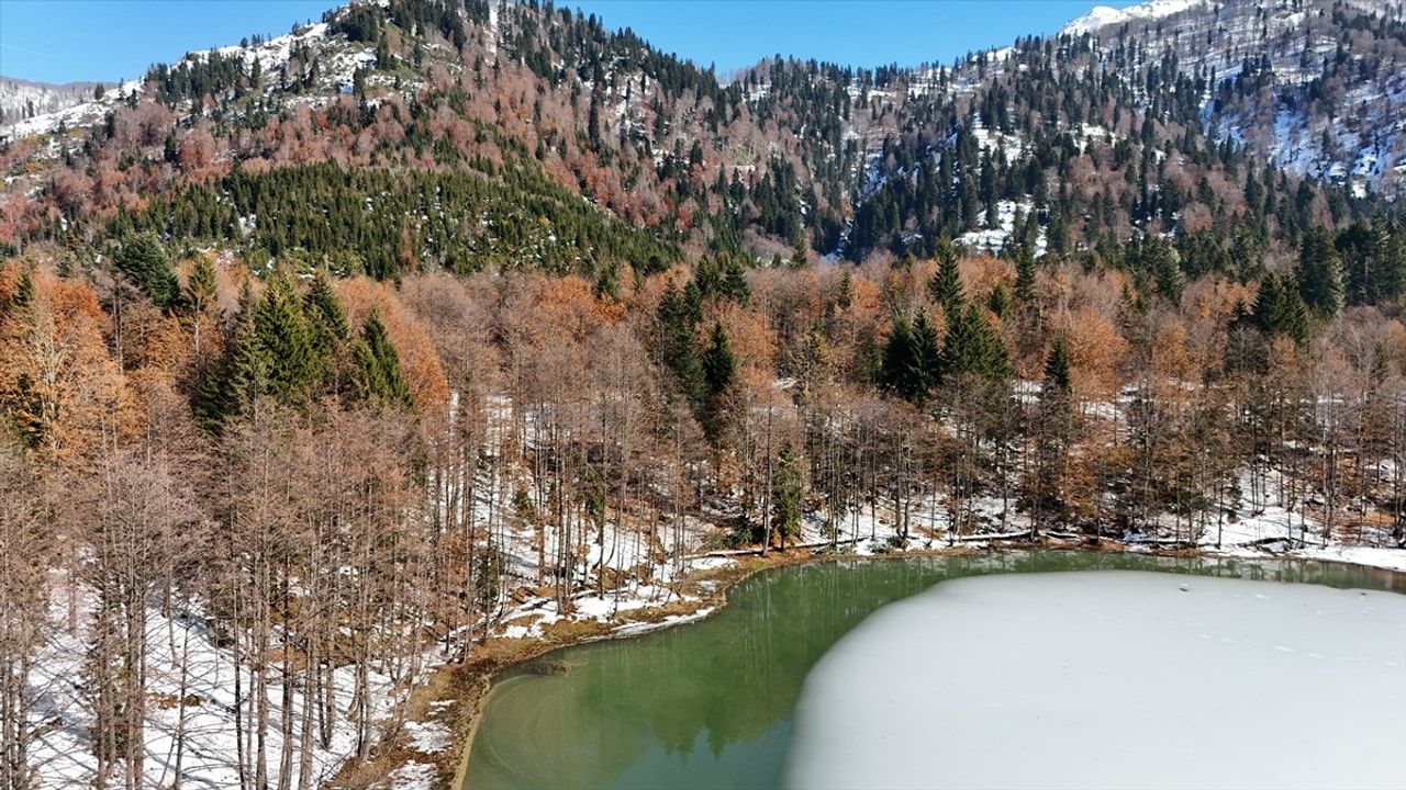 Borçka Karagöl'de Kış ve Sonbaharın Bir Arada Keyfi