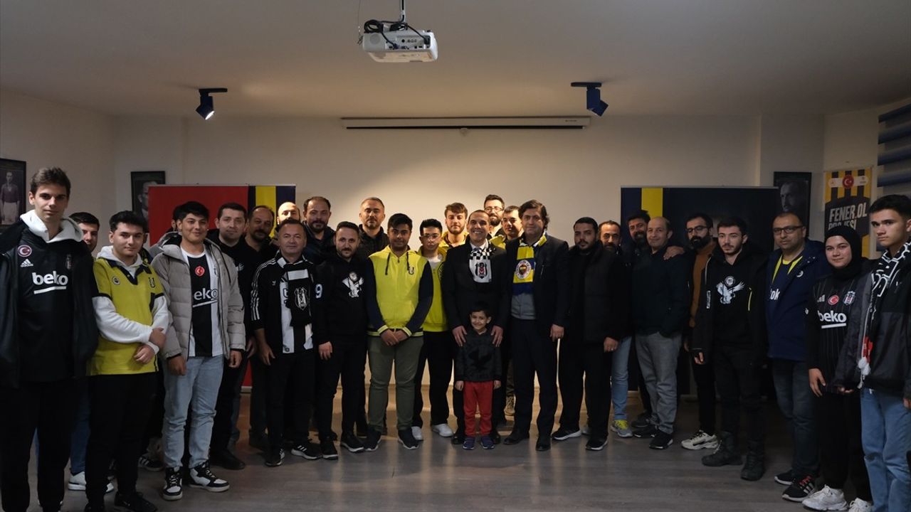 Çankırı'da Fenerbahçe ve Beşiktaşlı Taraftarların Birlikte Maç Keyfi