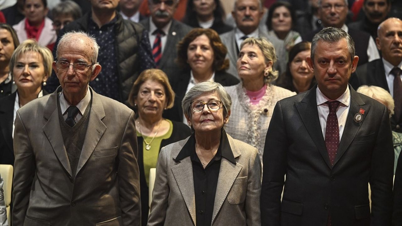 CHP Genel Başkanı Özgür Özel'den Öğretmenler Günü'nde Önemli Açıklamalar