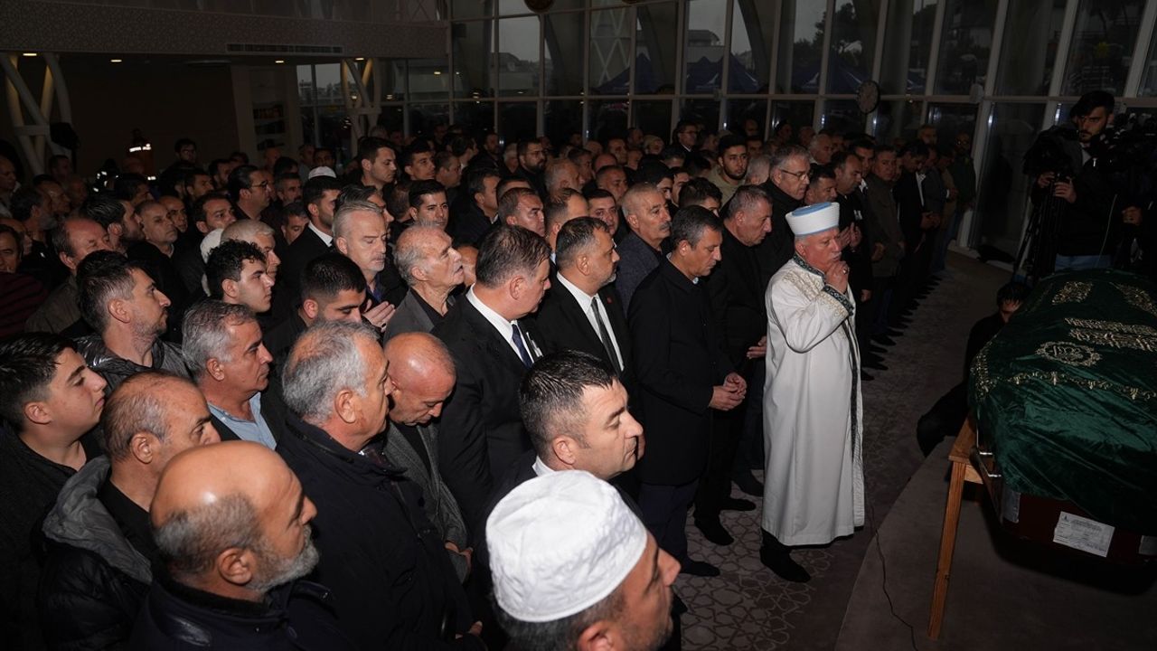 CHP Genel Başkanı Özgür Özel, Onur Günay'ın Cenaze Törenine Katıldı