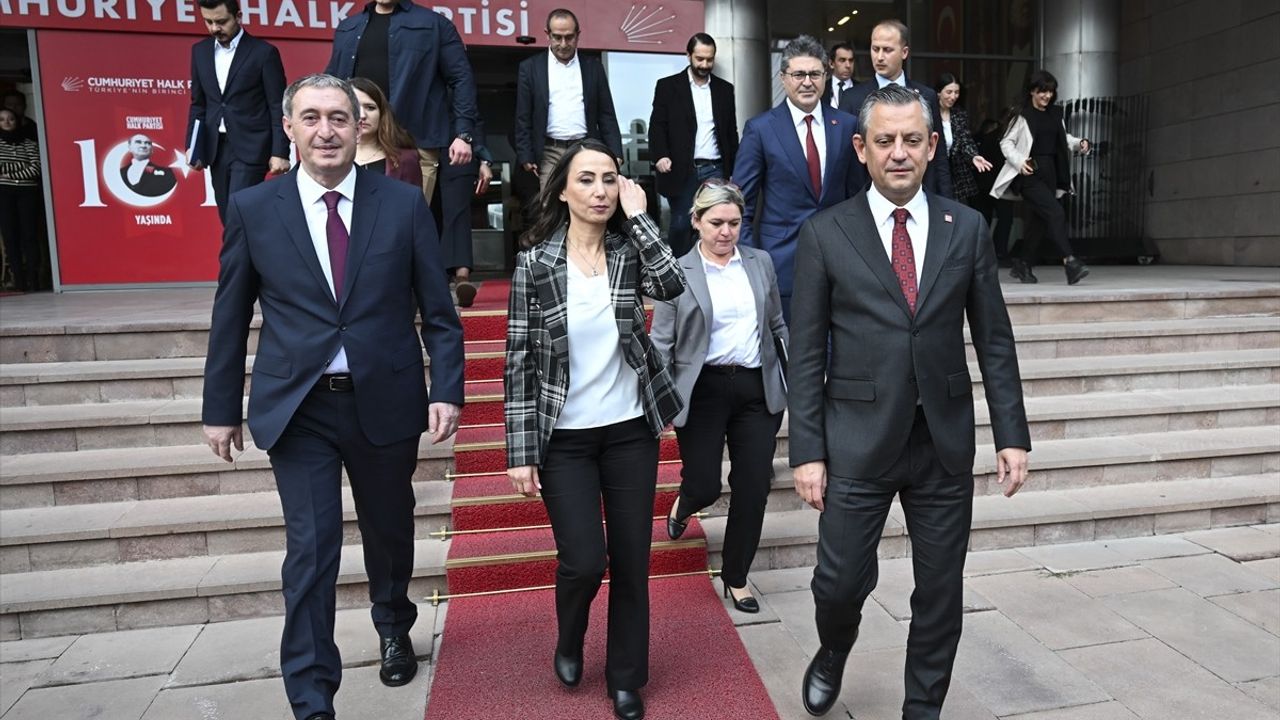 CHP Lideri Özgür Özel, DEM Parti Yetkilileriyle Görüştü