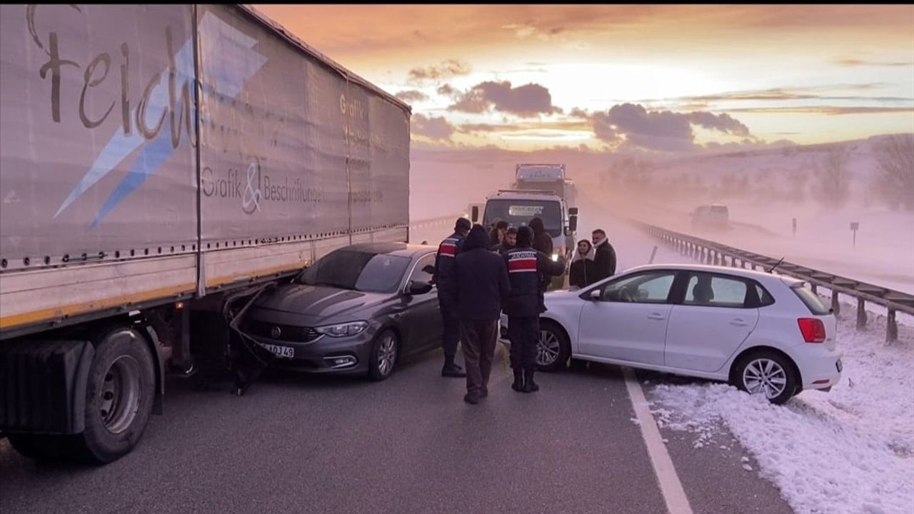 Çorum'da Zincirleme Trafik Kazası: 1 Ölü