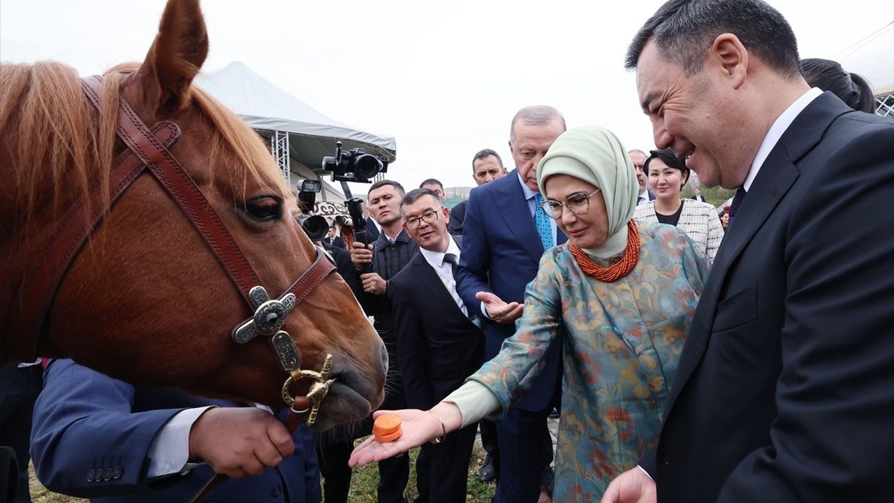 Cumhurbaşkanı Erdoğan, Kırgızistan Liderine Togg Hediye Etti