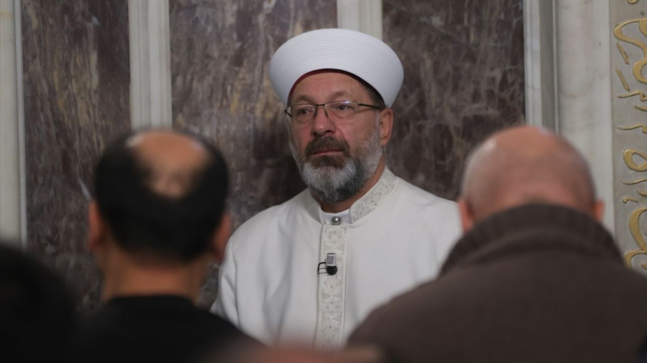 Diyanet İşleri Başkanı Erbaş Bakü Şehitlik Camisi'ni Ziyaret Etti