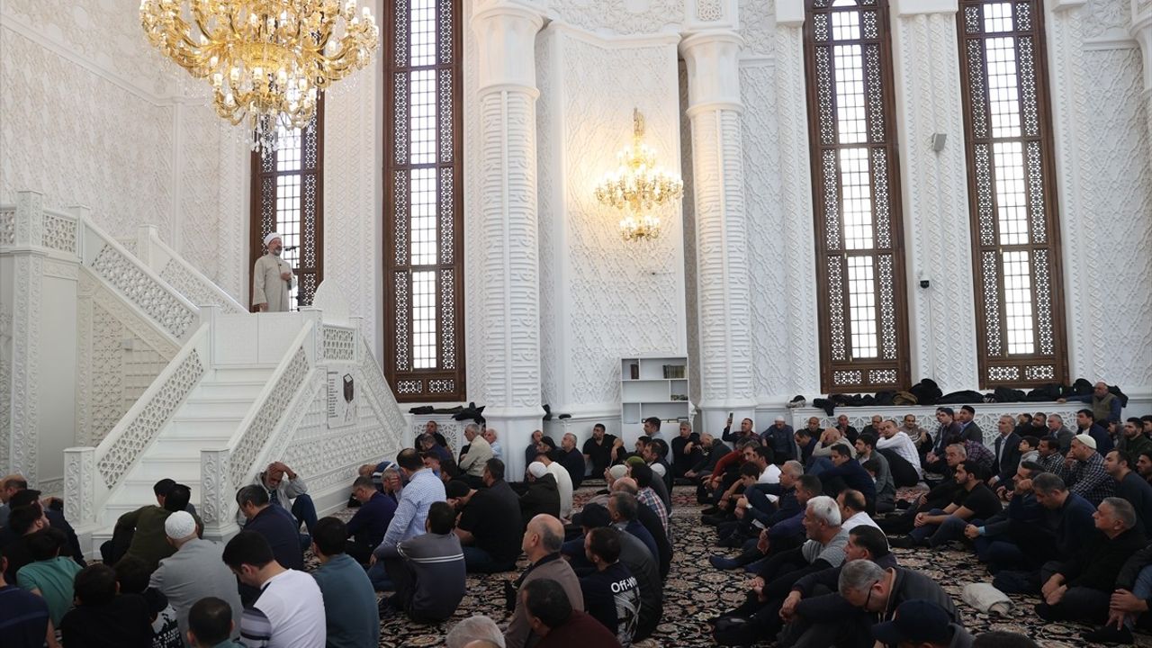 Diyanet İşleri Başkanı Erbaş'ın Bakü'deki Hutbesi: Birlik ve Beraberliğin Önemi