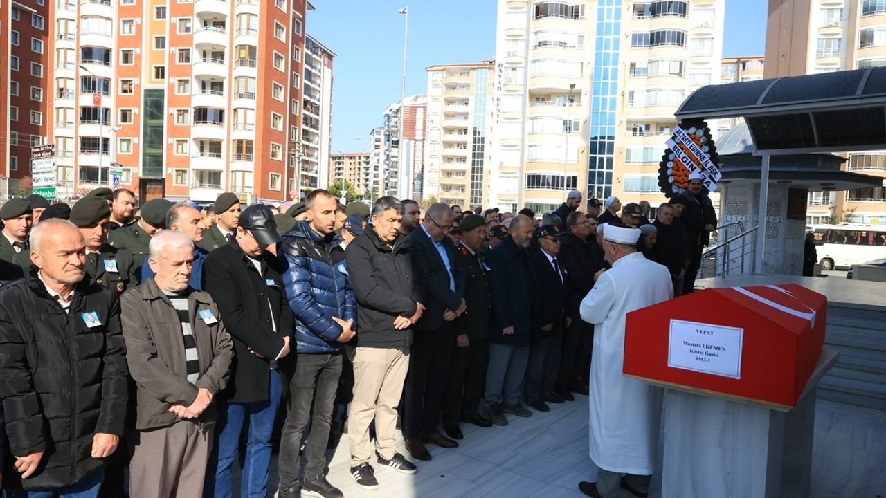 Edirne'de Kıbrıs Gazisi Mustafa Ekemen Son Yolculuğuna Uğurlandı