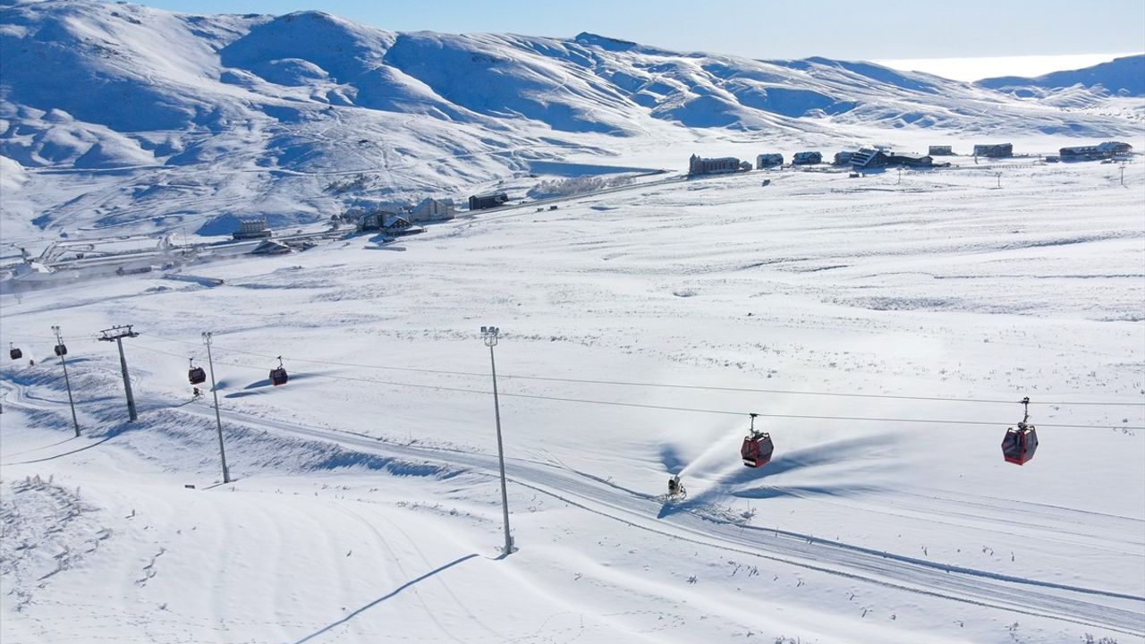 Erciyes Kayak Merkezi Karla Kaplandı