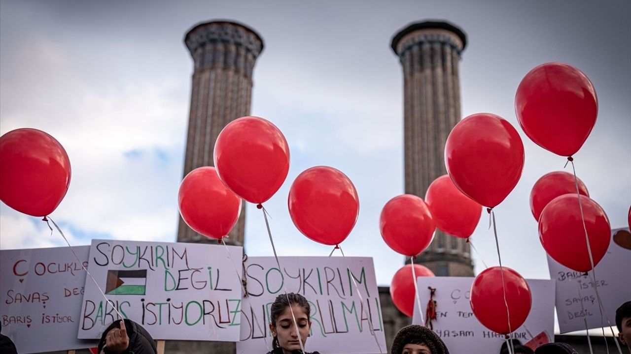 Erzurum'da Dünya Çocuk Hakları Günü'nde Gazzeli Çocuklara Destek