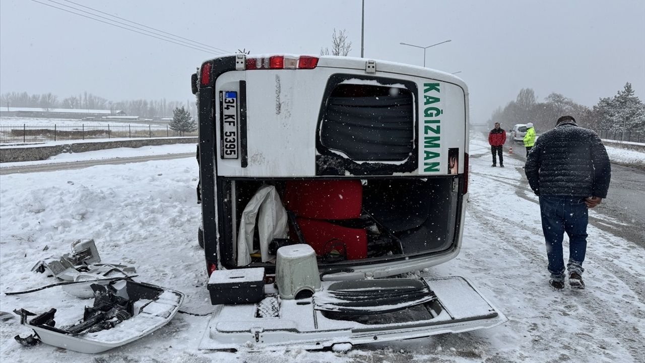 Erzurum'da Minibüs Kazasında 8 Yaralı