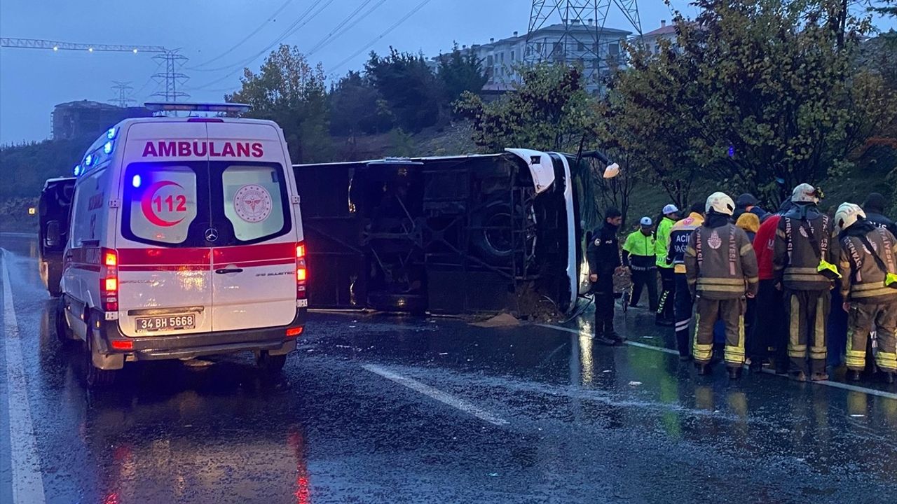 Esenler'de Yolcu Otobüsü Devrildi: 2 Ölü, 15 Yaralı