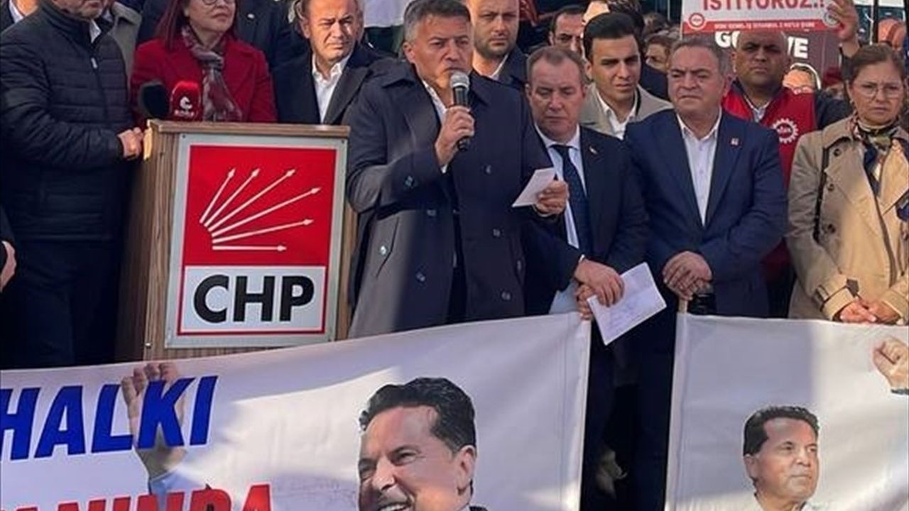 Esenyurt'ta CHP'den Kalabalık Destek Gösterisi