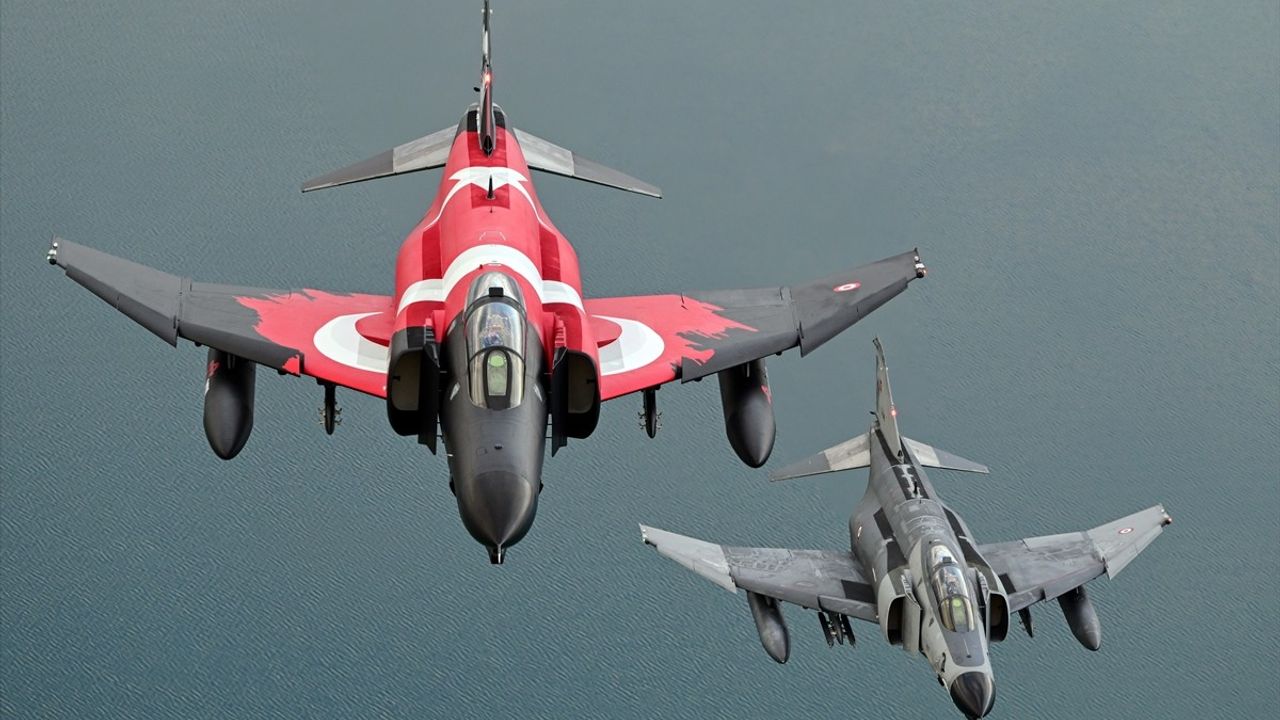 Eskişehir'de F-4E Phantom Uçaklarıyla Taarruz Eğitimi Gerçekleştirildi