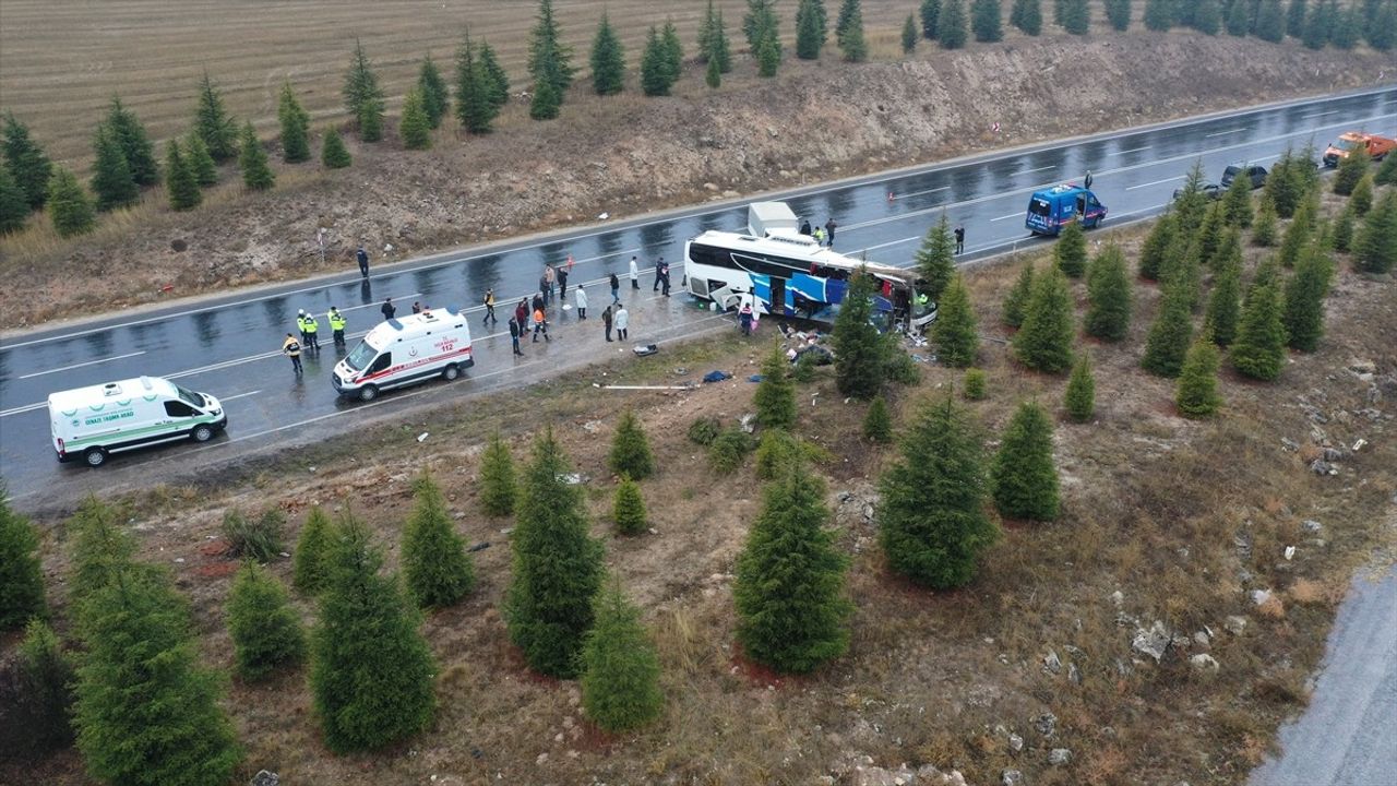 Eskişehir'de Yolcu Otobüsü Devrildi: 1 Ölü, 41 Yaralı