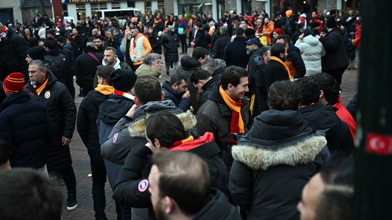 Galatasaray Taraftarları AFAS Stadı'na Yola Çıktı