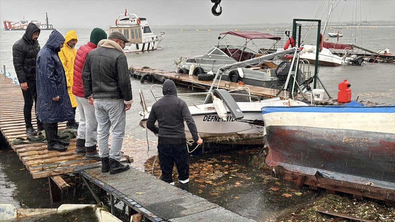 Güçlü Fırtına ve Sağanak Yağış Kozeli, Bolu ve Düzce'de Hayatı Olumsuz Etkiledi