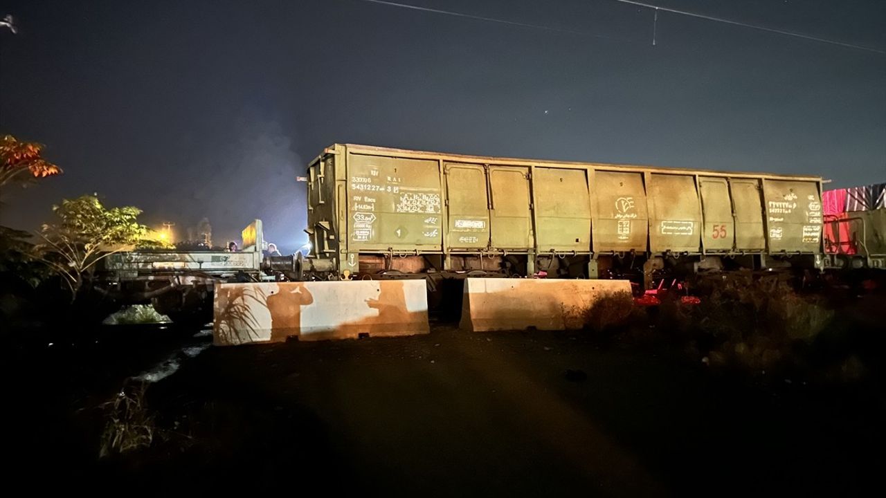 Hatay'da Yük Treni Kazası: Bir Kişi Yaralandı