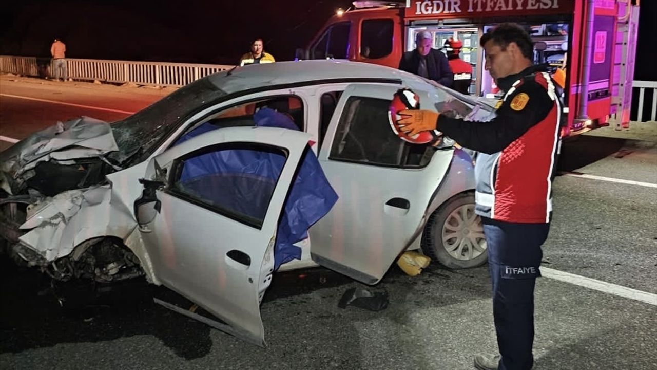 Iğdır'da Trafik Kazası: 1 Ölü, 2 Yaralı