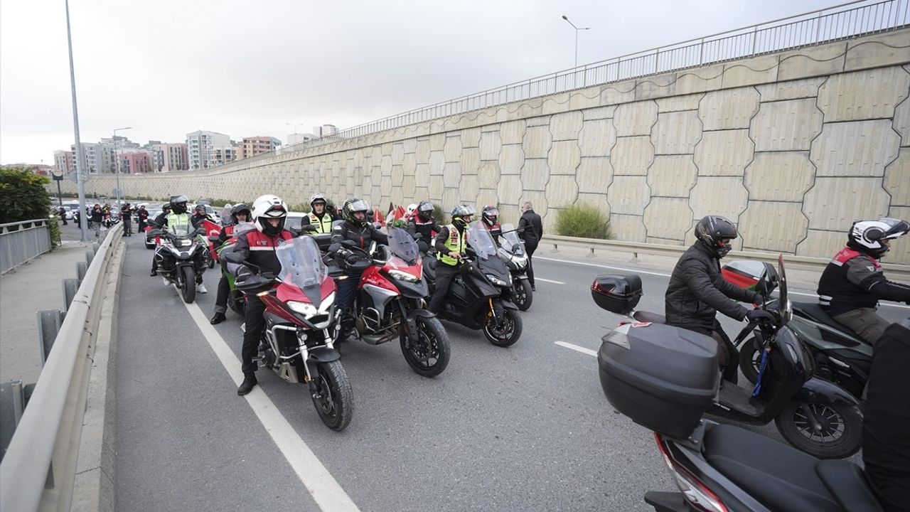 İstanbul'da Filistin'e Destek Konvoyu Düzenlendi