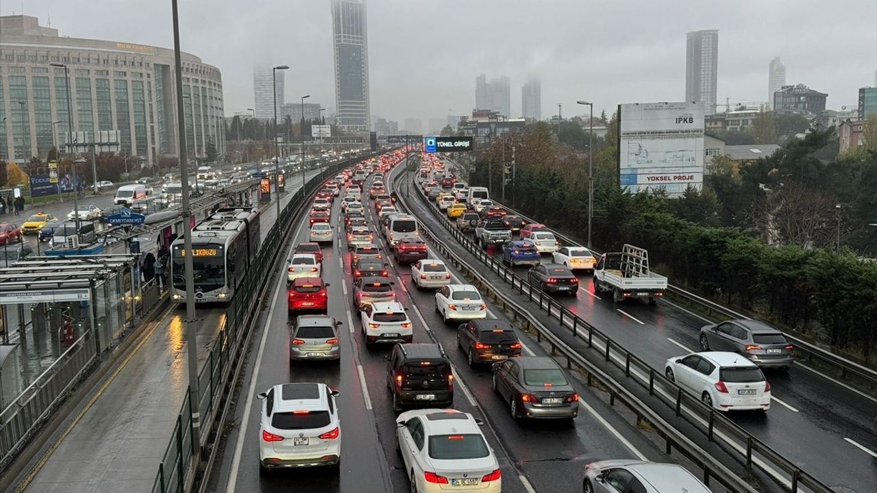 İstanbul'da Trafik Yoğunluğu ile Karşılaşılıyor