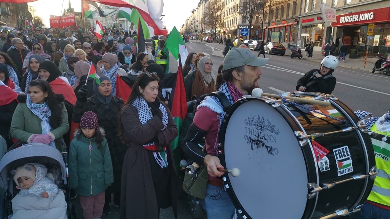 İsveç'te İsrail Saldırılarına Karşı Büyük Protesto