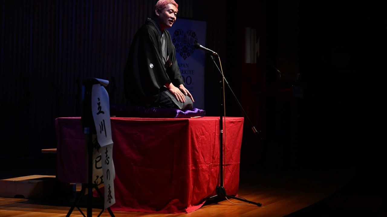 Japon Rakugo Sanatı: 400 Yıllık Geleneksel Hikaye Anlatımı