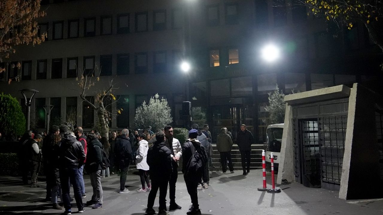 Kadıköy Belediyesi'nde Grev Kararı Sadece Bir Dakika Sürdü